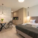 Ambria Matejki 17 *
